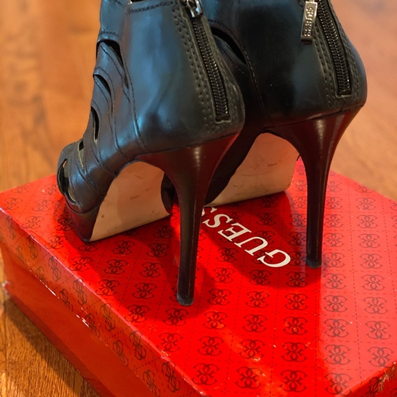 Peep toe bootie by Guess - Picture 2 of 3